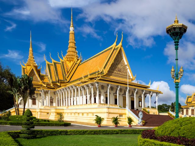 Từ Cần Thơ đi Phnom Penh bao nhiêu km?