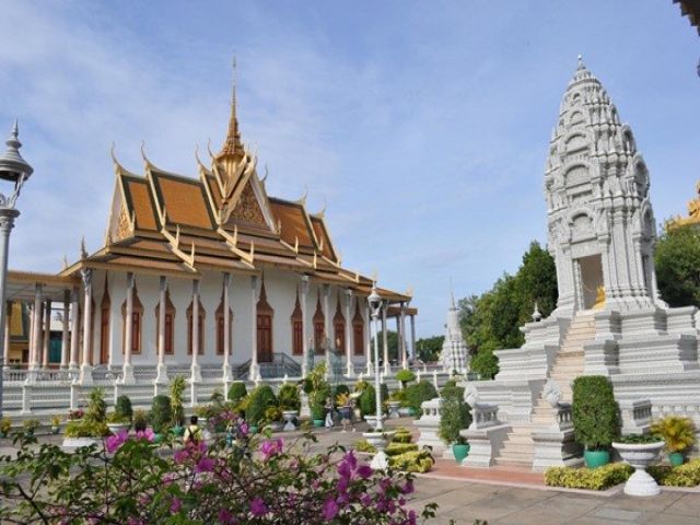 Từ TPHCM đi Phnompenh bao nhiêu Km?