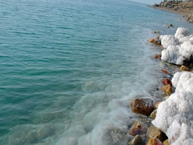 Bất ngờ với 10 hồ nước kỳ lạ nhất hành tinh