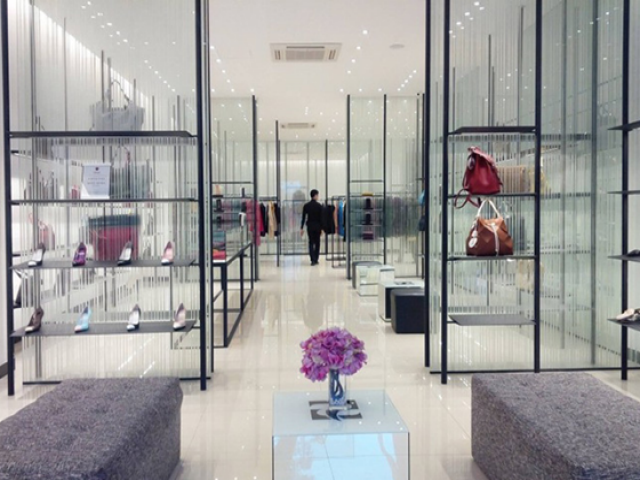 Dịch vụ chuyển văn phòng showroom thời trang